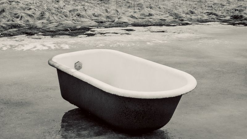 a bathtube on ice river